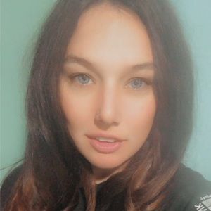 Meet your Posher, Avela